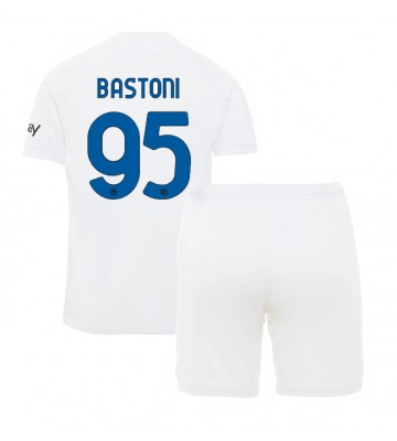 Inter Milan Alessandro Bastoni #95 Replika Babytøj Udebanesæt Børn 2023-24 Kortærmet (+ Korte bukser)